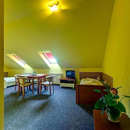 Hotel "Piast" Tuczempy Exterior foto
