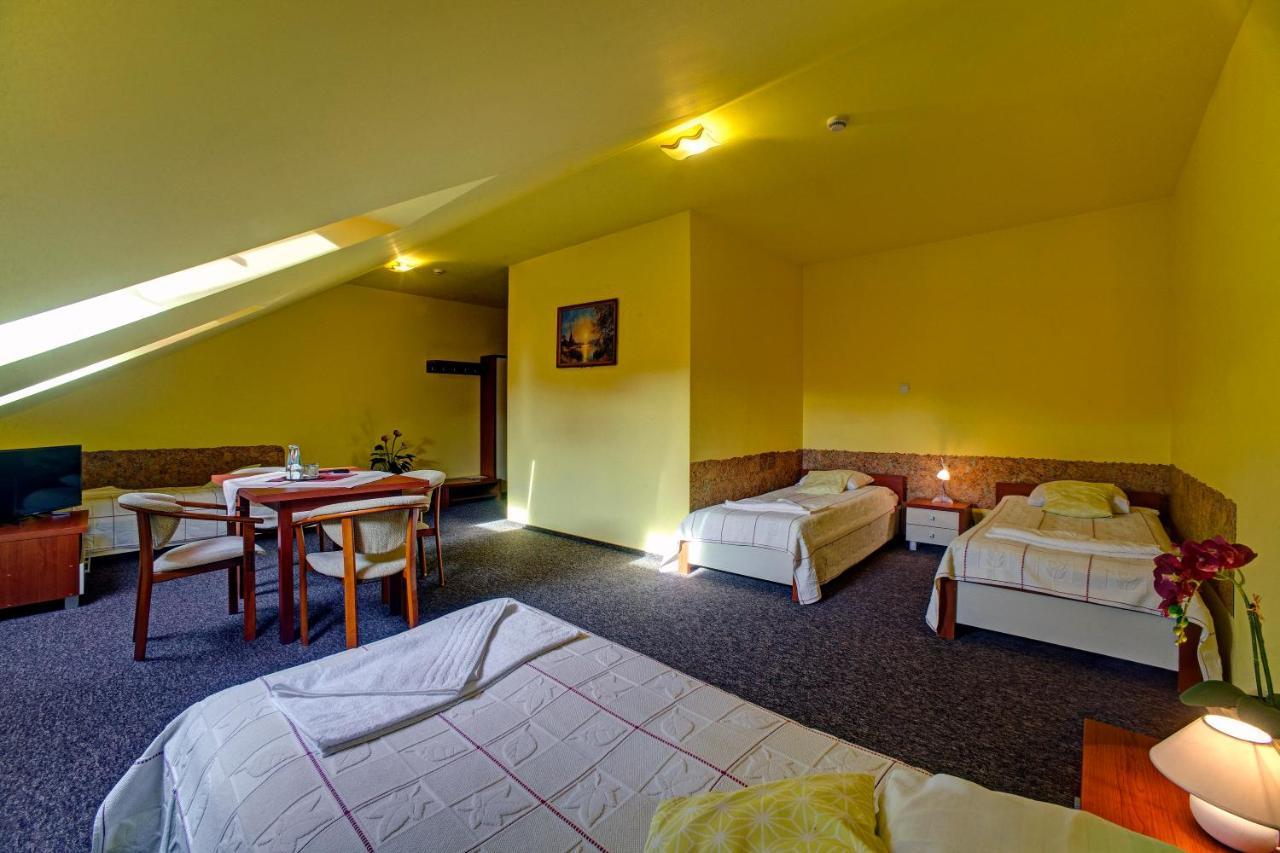 Hotel "Piast" Tuczempy Exterior foto