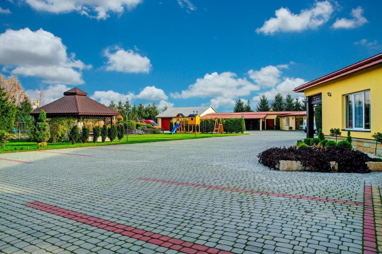 Hotel "Piast" Tuczempy Exterior foto
