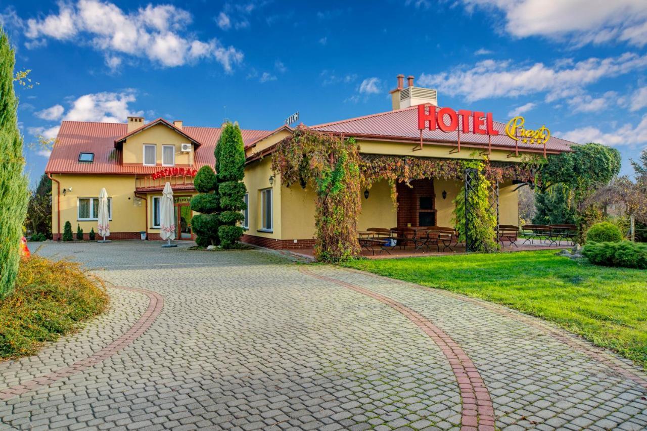 Hotel "Piast" Tuczempy Exterior foto